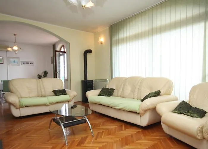 In With Sea View, Terrace, Air Conditioning, Wifi Kali