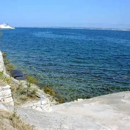 In With Sea View, Terrace, Air Conditioning, Wifi Apartment Kali